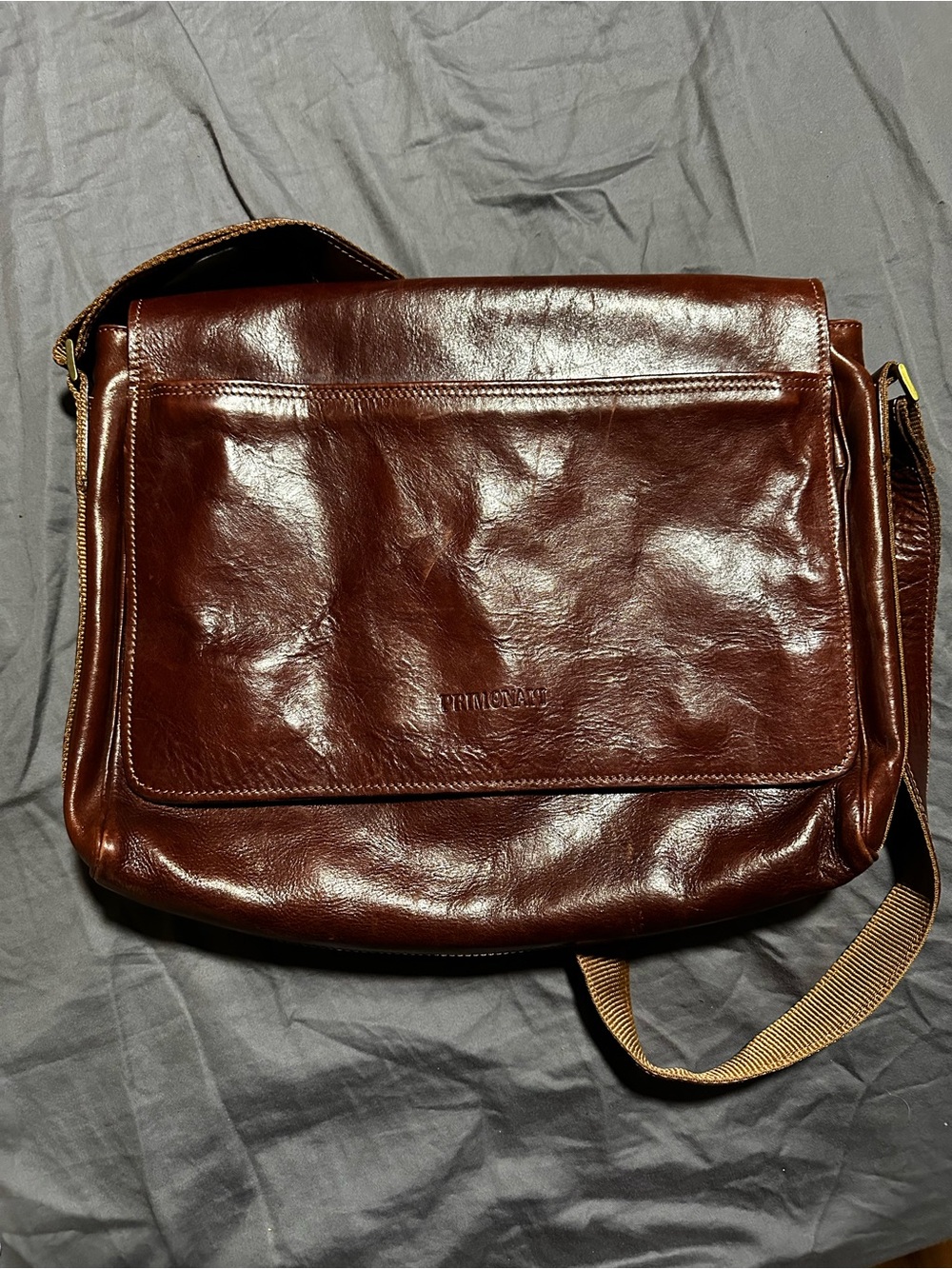 Classic Brown Leather Messenger Bag with Adjustable Strap